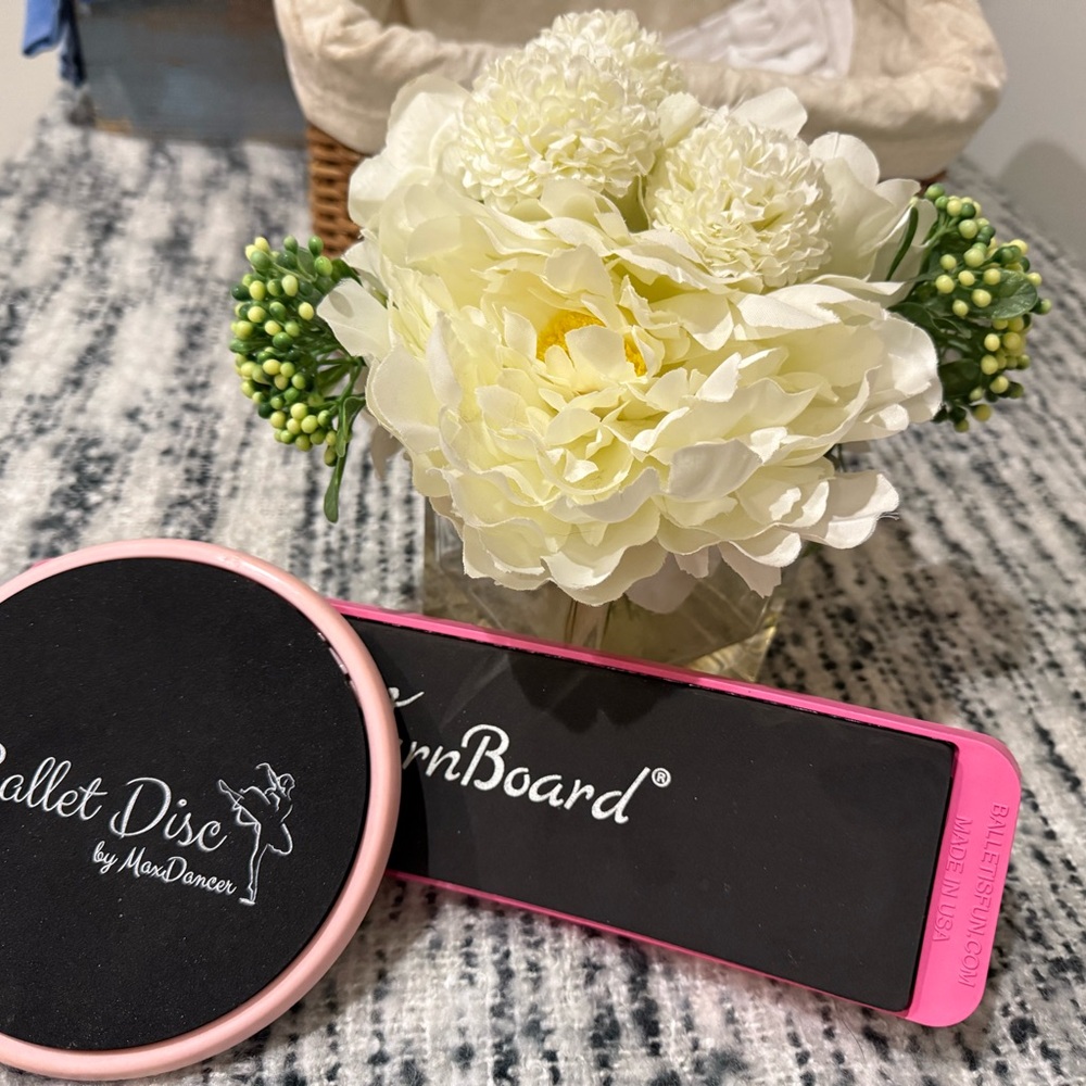 Ballet Disc by - Black and Pink